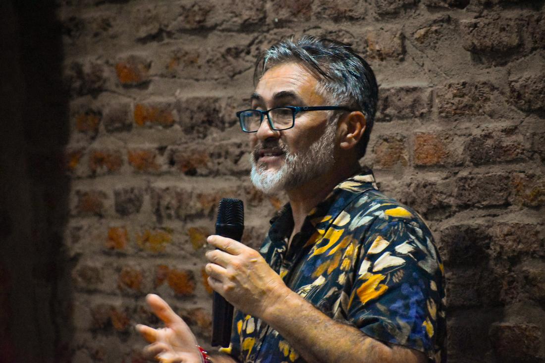 Relator en actividad de capacitación